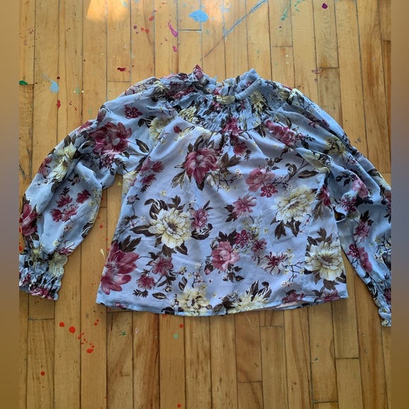 En sainson floral blouse with rushing - Picture 1 of 6